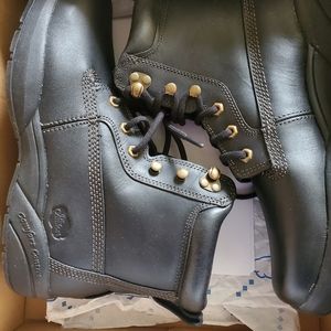 Experience ultimate comfort with Dr. Comfort size 10.5 boots!